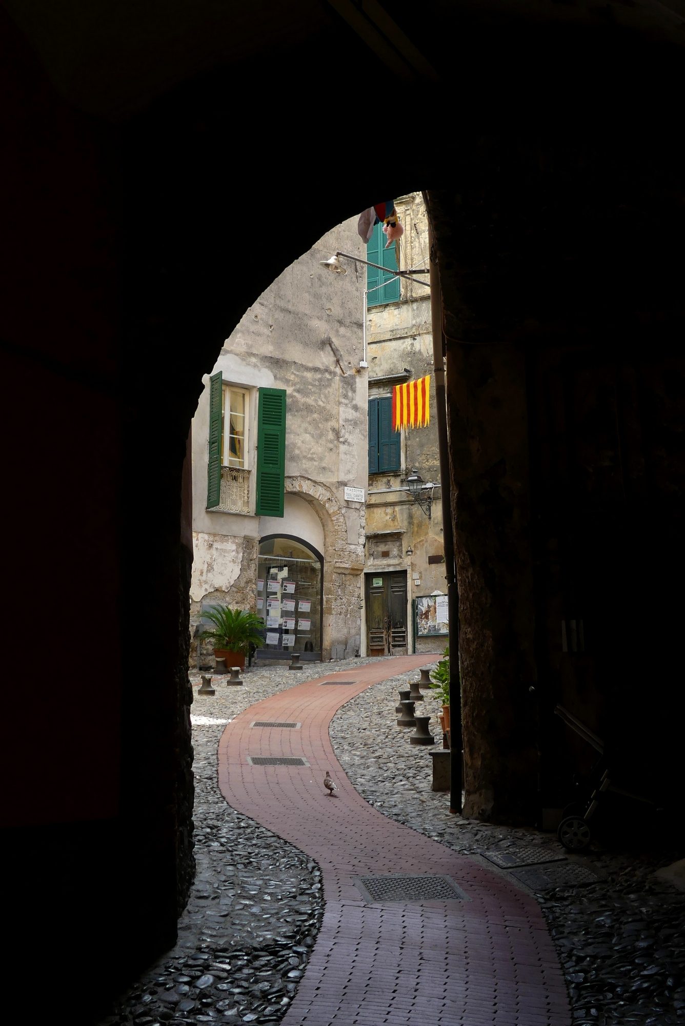 Gasse in der Altstadt von Ventimiglia Italien