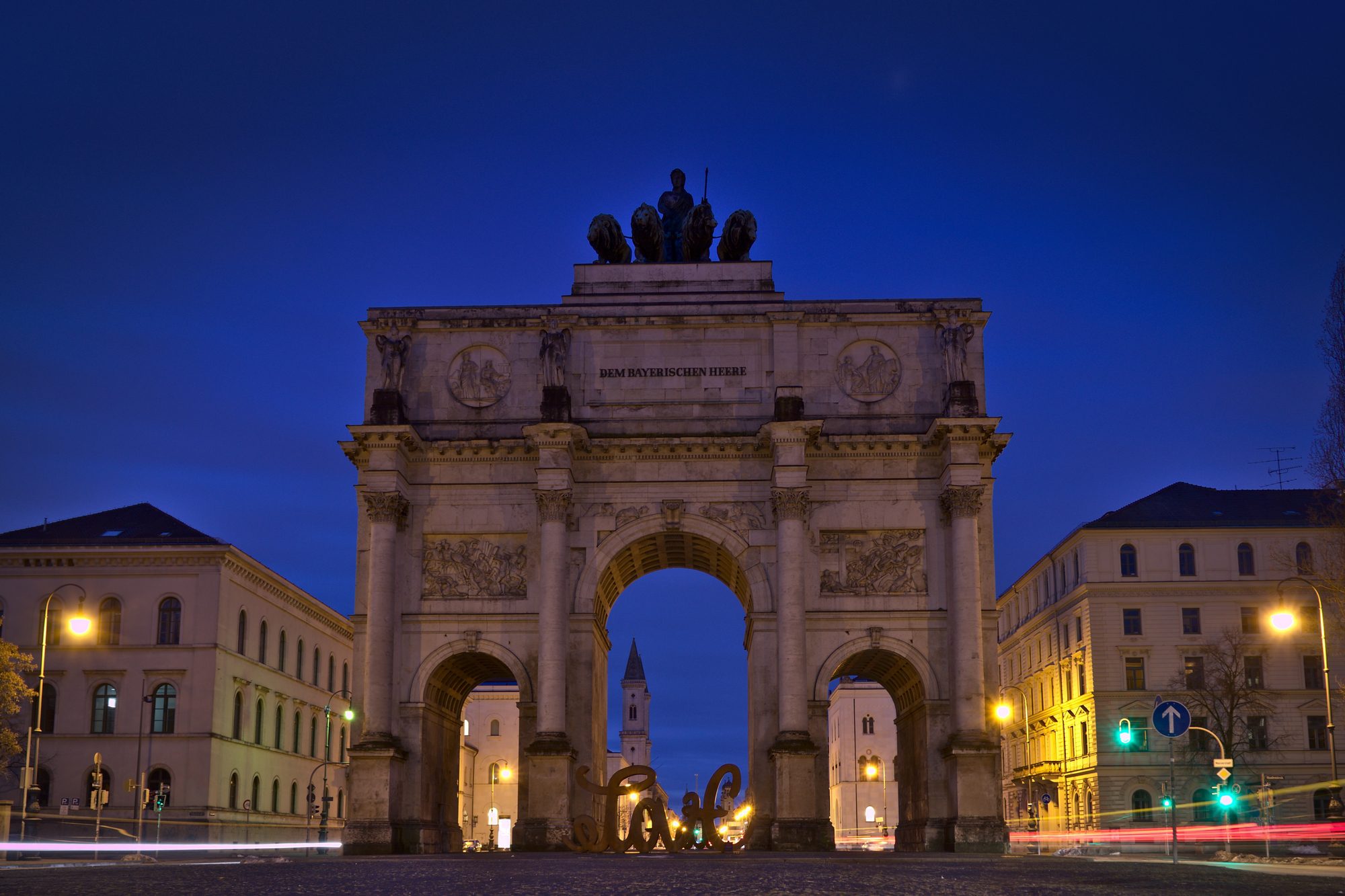 Siegestor München Blaue Stunde RAW