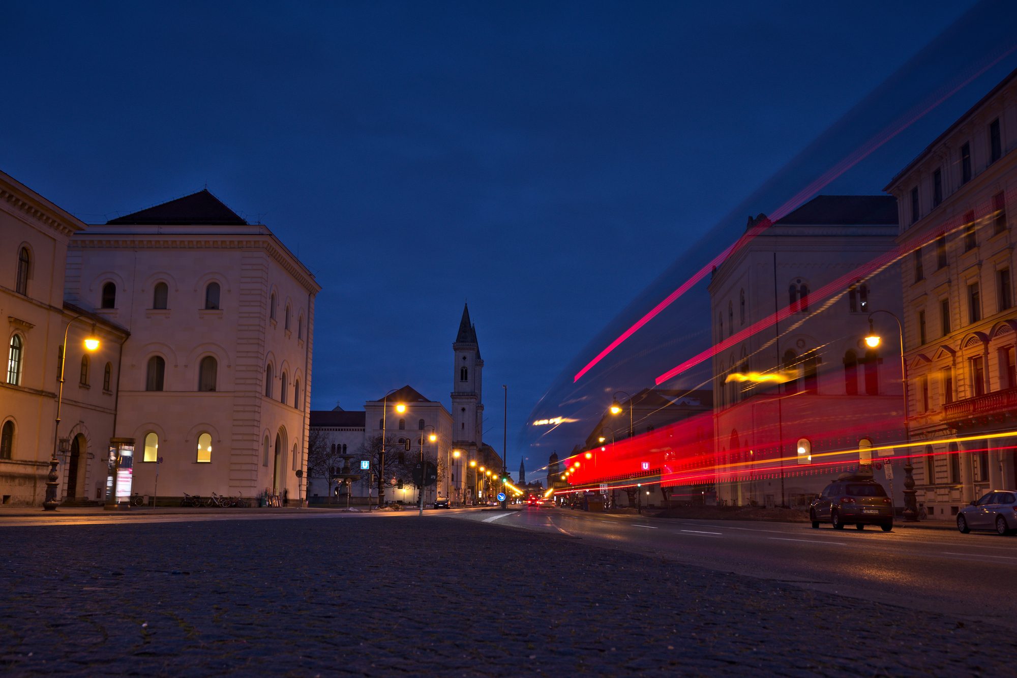 München Ludwigstraße Blaue Stunde RAW