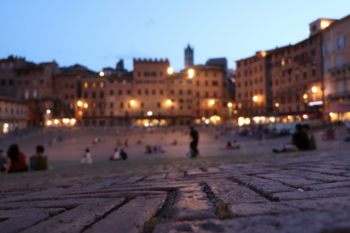 Siena Piazza del Campo zur Blauen Stunde Toskana