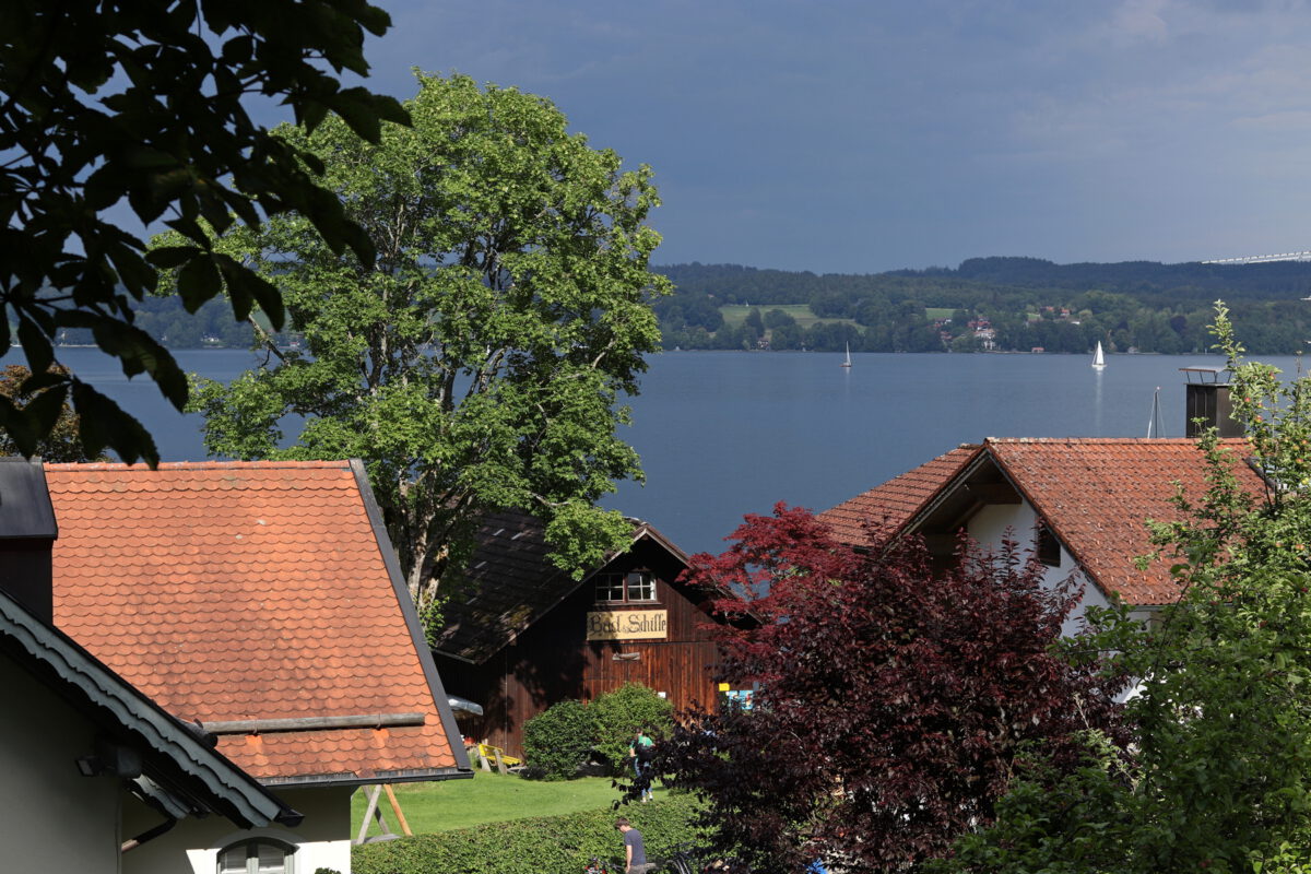 Häuser am Starnberger See in Bernried