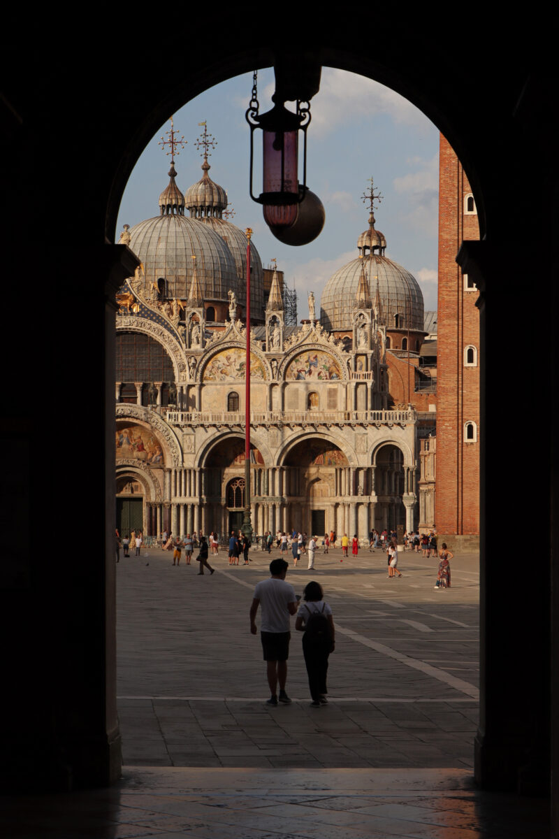 Der Markusplatz und die Basilica di San Marco in Venedig