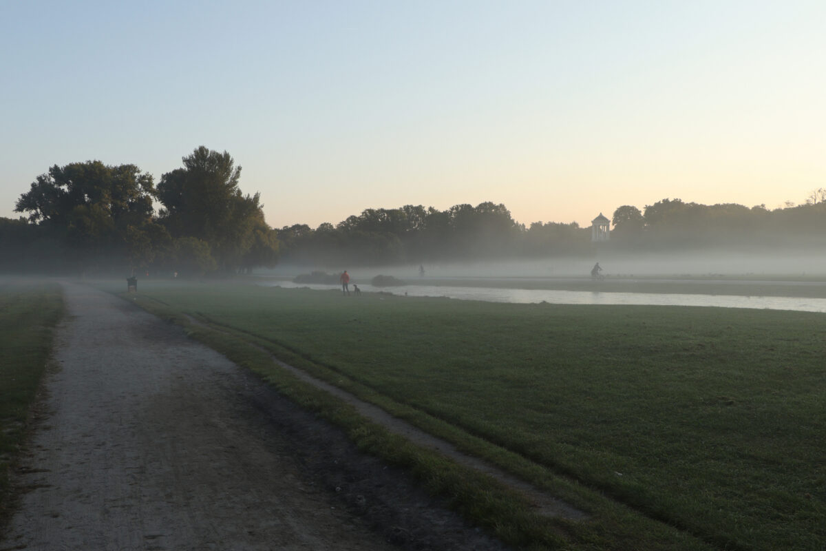 Nebelstimmung am frühen Morgen im Englischen Garten in München