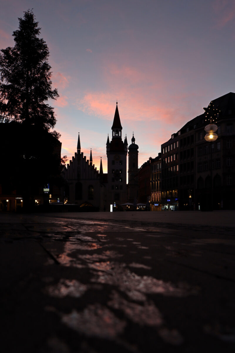 Sonnenaufgang auf dem Marienplatz in München