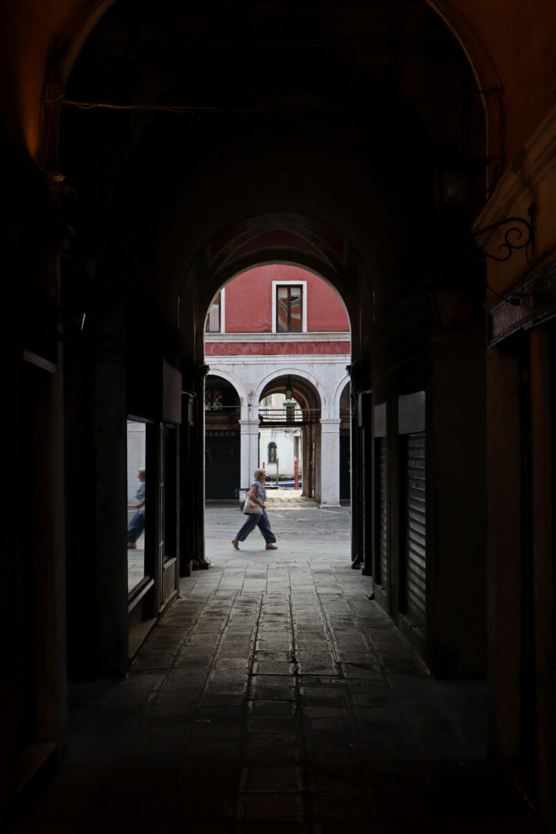 Venedig San Polo am frühen Morgen Streetfotografie Italien