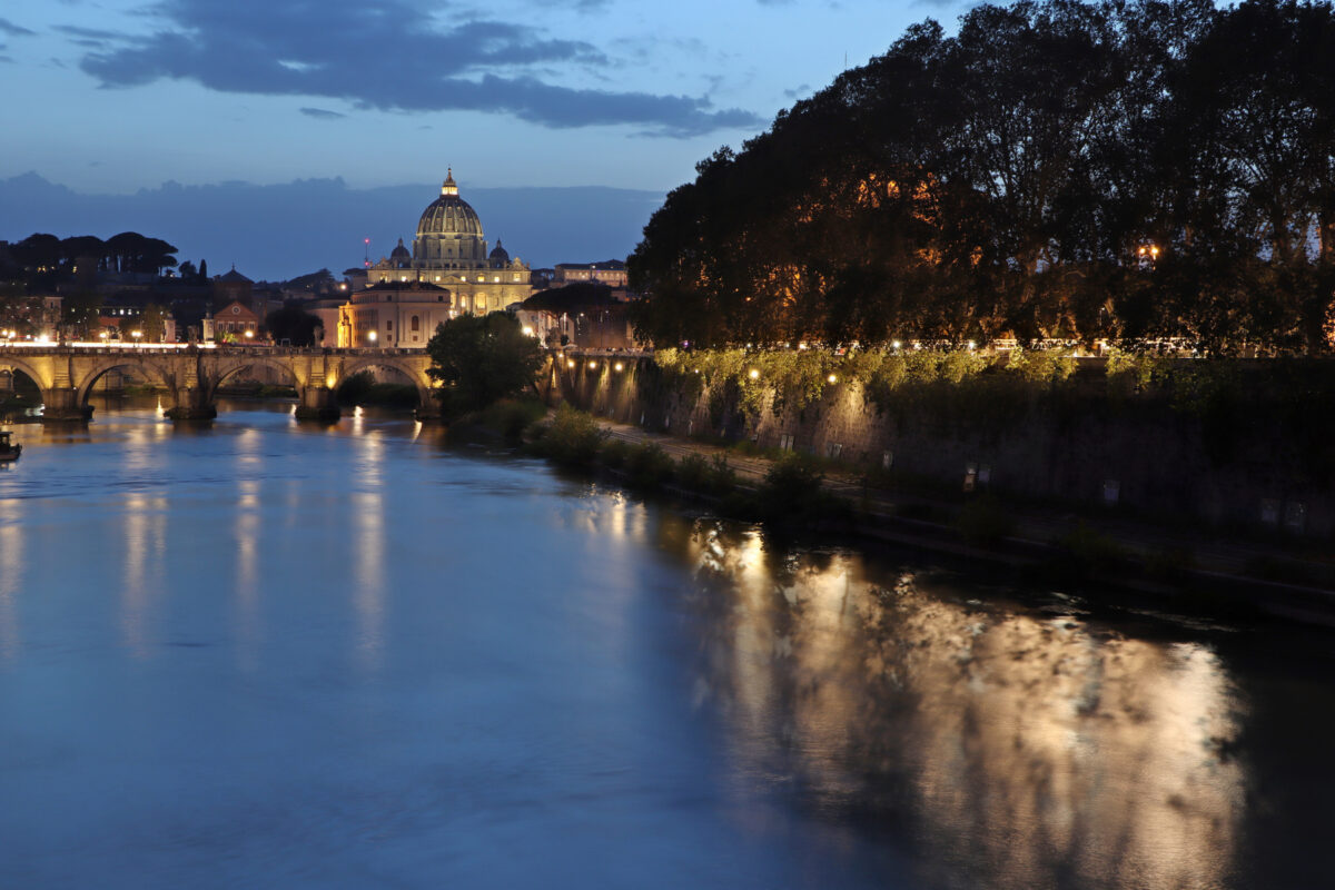 Rom Petersdom Tiber Blaue Stunde Langzeitbelichtung Reisefotografie Italien