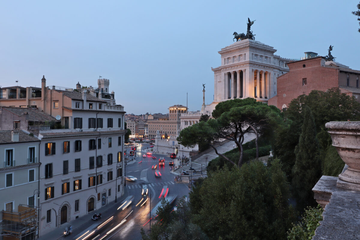 Rom Piazza Venezia Vittorio Emanuele II. Denkmal Aussicht vom Kapitol Blaue Stunde Langzeitbelichtung Reisefotografie Italien