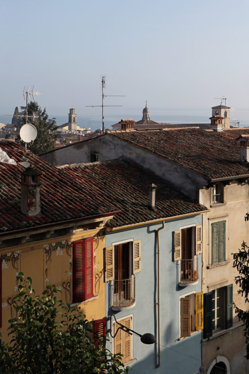 Desenzano del Garda Ausblick über die Altstadt auf den Gardasee Lago di Garda