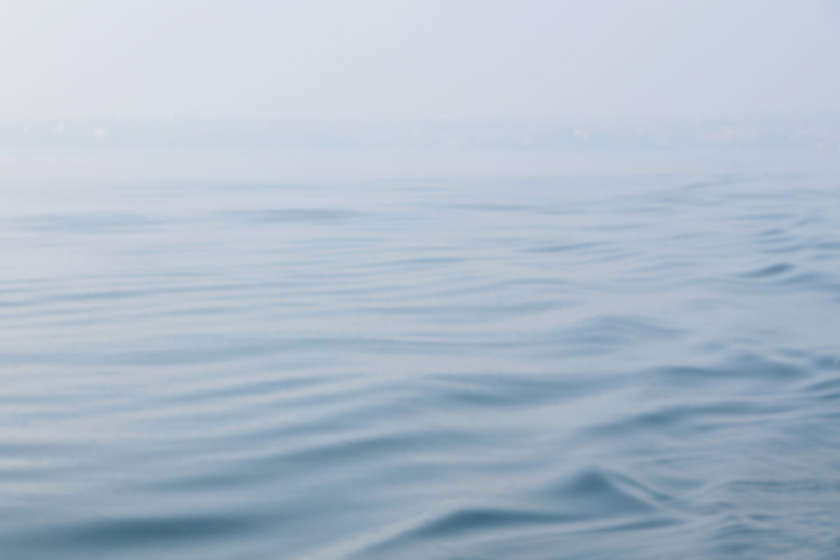 Gardasee Lago di Garda abstrakt blau Wasser Wellen