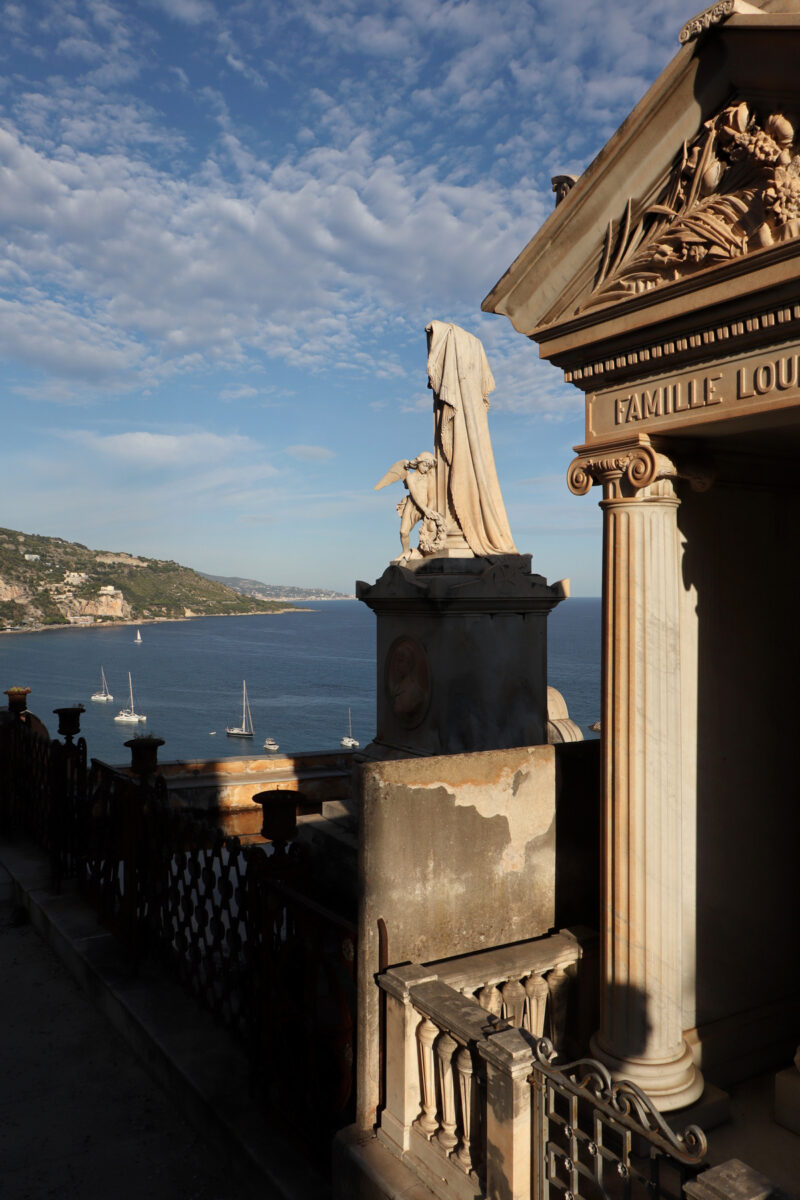 Menton Côte d'Azur alter Friedhof Cimetière du Vieux Château Goldene Stunde Ausblick Meer Reisefotografie