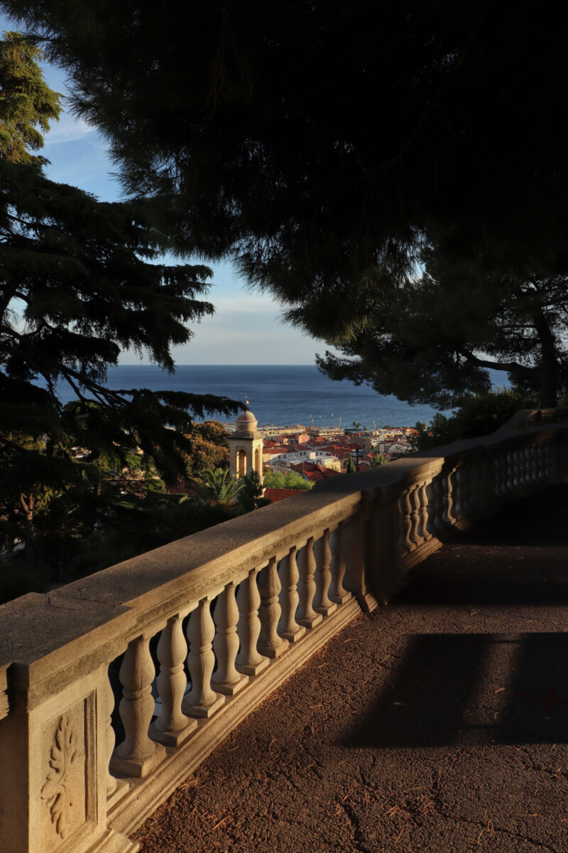 Sanremo Altstadt La Pigna Viewpoint Punto Panoramico Ausblick Goldene Stunde Abendlicht Meer Ligurien Italien Reisefotografie