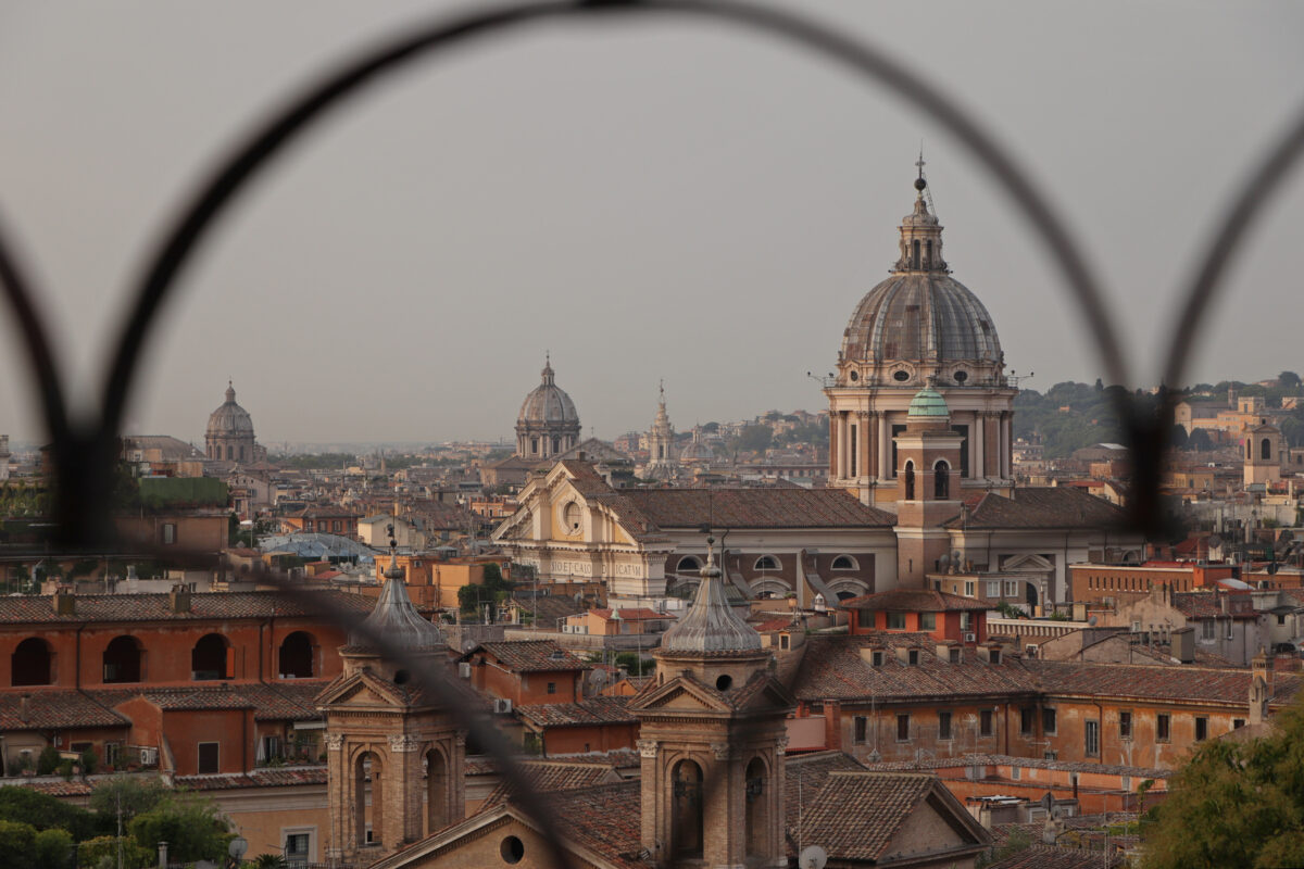 Rom Villa Borghese Viale del Belvedere Ausblick Altstadt Kirchen Kuppeln Goldene Stunde