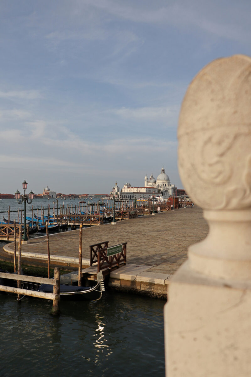 Venedig Venezia Riva degli Schiavoni Santa Maria della Salute Gondelanleger Brücke