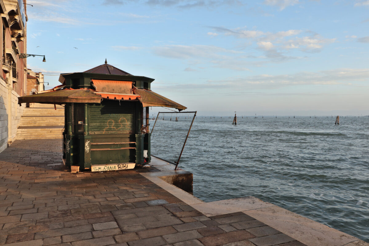 Venedig Venezia Fondamente Nove Sonnenaufgang Goldene Stunde Morgens Kiosk Lagune