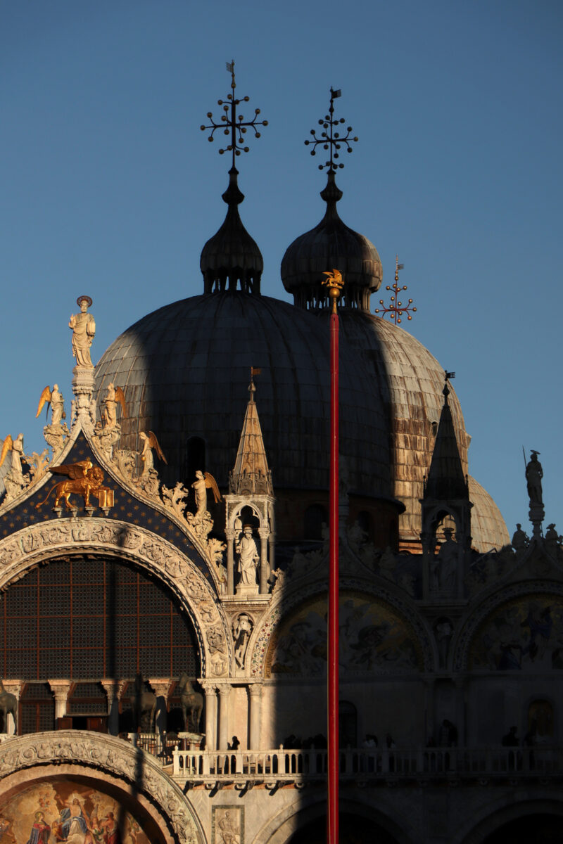 Venezia Venedig Piazza San Marco Markusplatz Basilica di San Marco Details Abendlicht