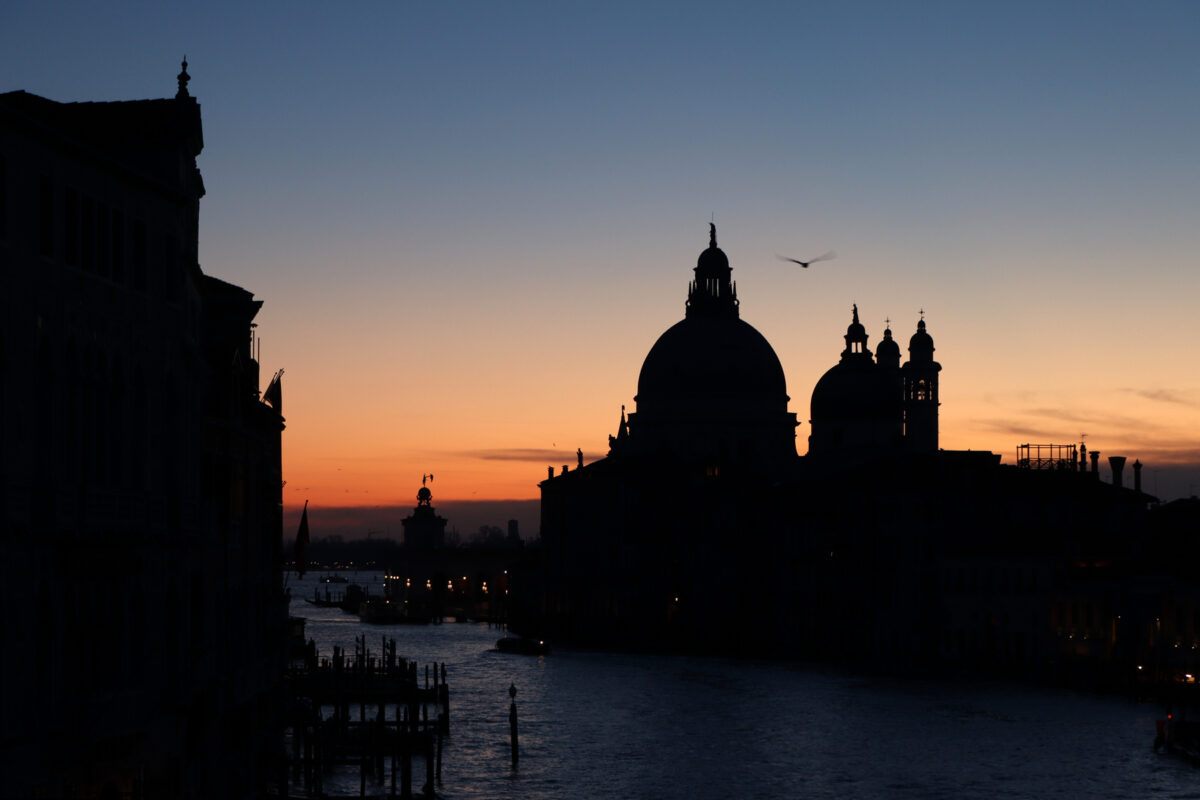 Venezia Venedig Ponte dell'Accademia Sonnenaufgang Santa Maria della Salute Silhouette Canal Grande