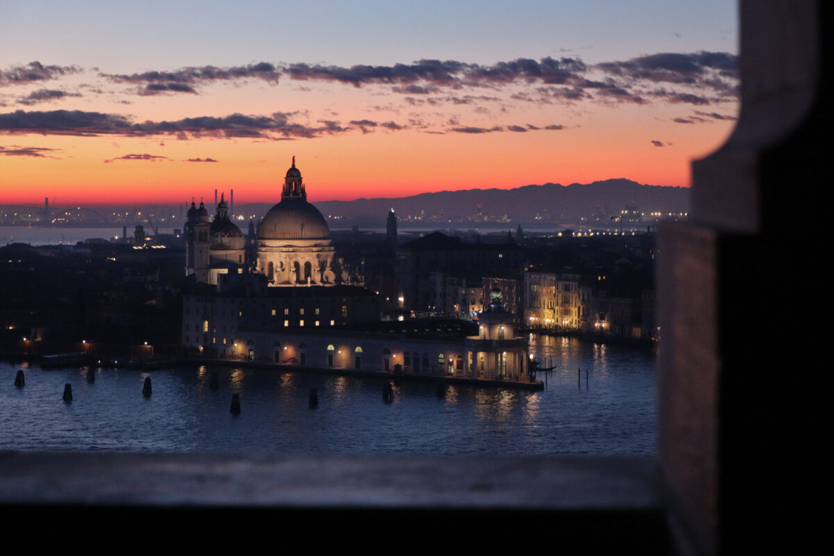Venezia Venedig San Giorgio Maggiore Aussicht Santa Maria della Salute Canal Grande Berge Sonnenuntergang Abendlicht Abendrot