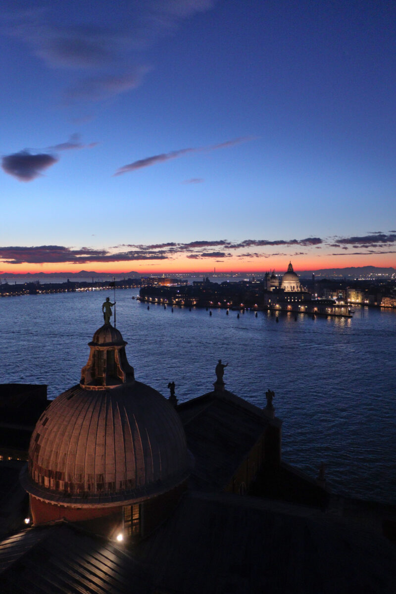 Venezia Venedig San Giorgio Maggiore Aussicht Santa Maria della Salute Giudecca Abends Sonnenuntergang Blaue Stunde