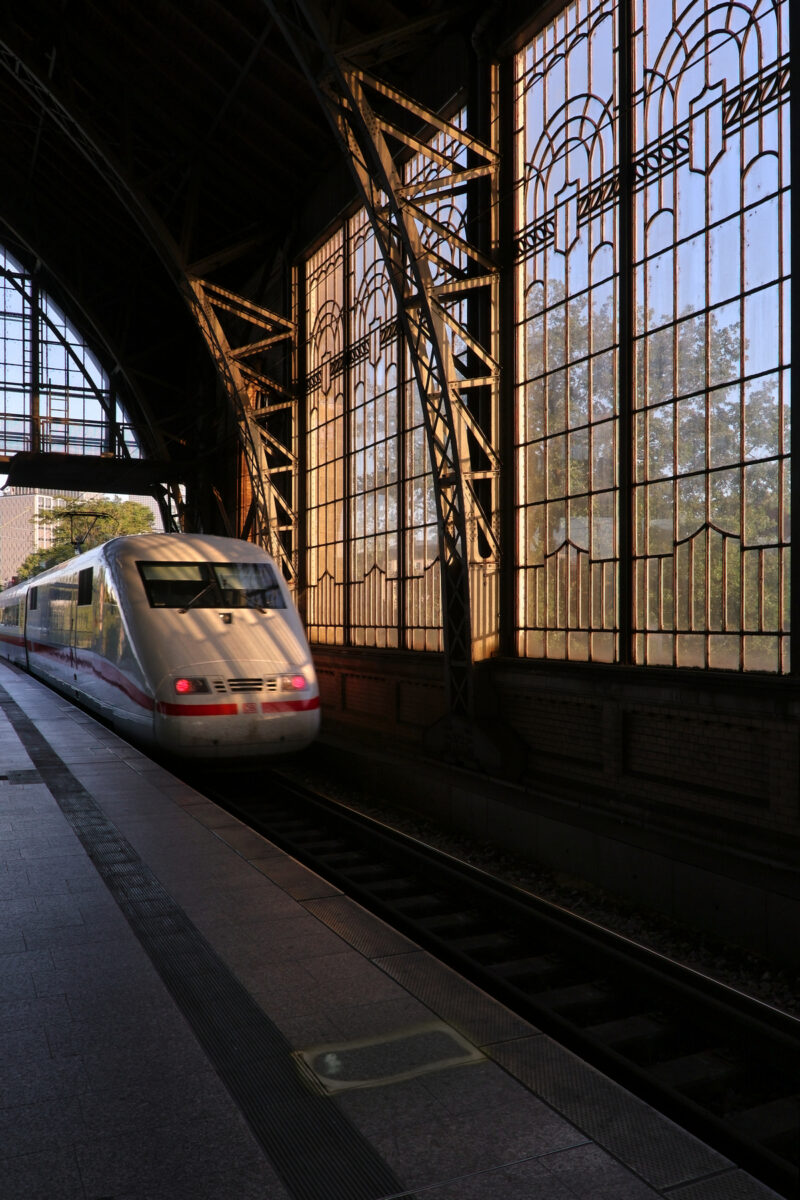 Hamburg Bahnhof Dammtor Goldene Stunde ICE 1