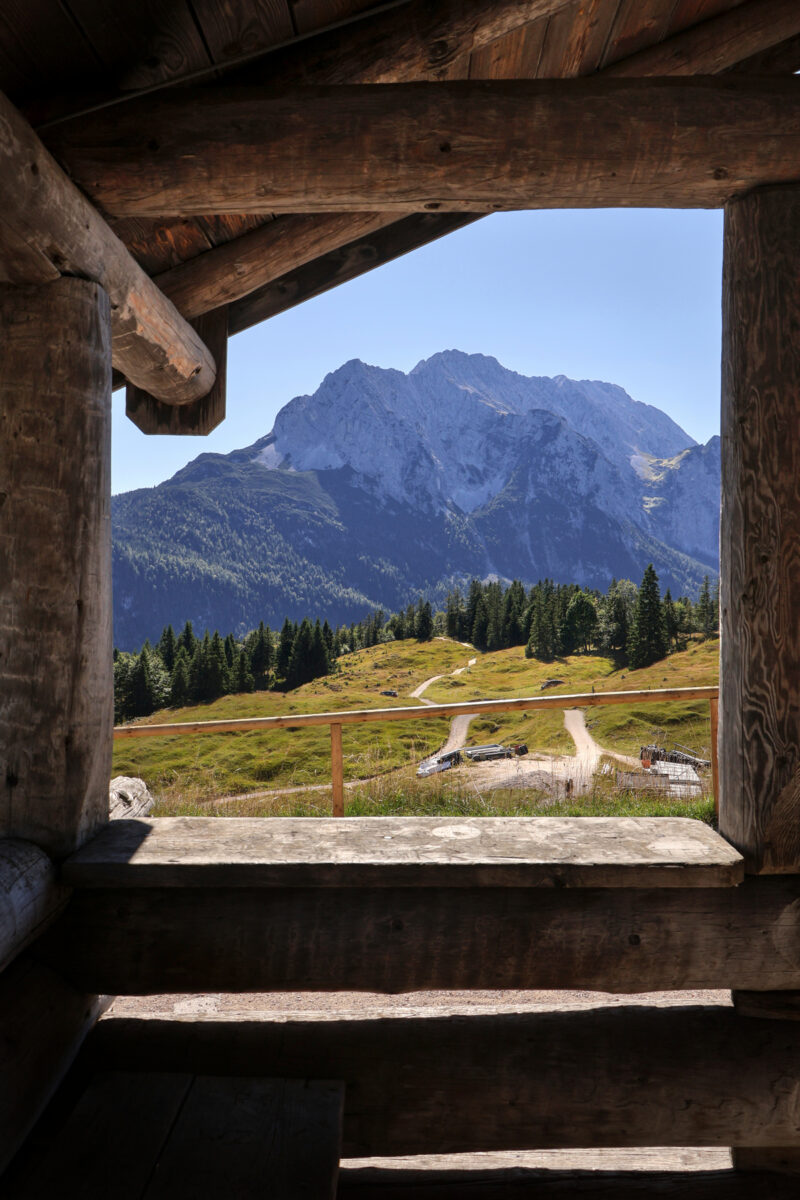 Mittenwald Kranzberg Gipfel Durchblick auf die Wettersteinspitzen
