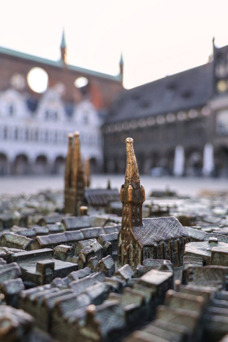 Lübeck Altstadt Rathaus Markt St. Petri Modell Details morgens