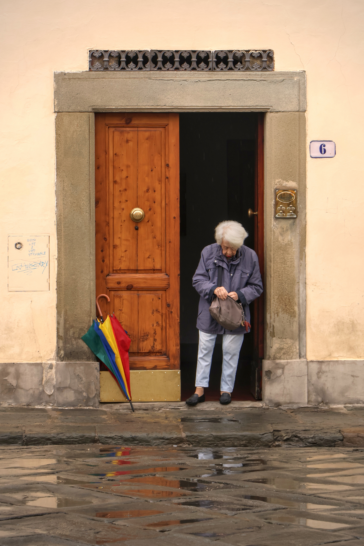 Florenz Piazza di Santa Croce Hauseingang Streetfotografie