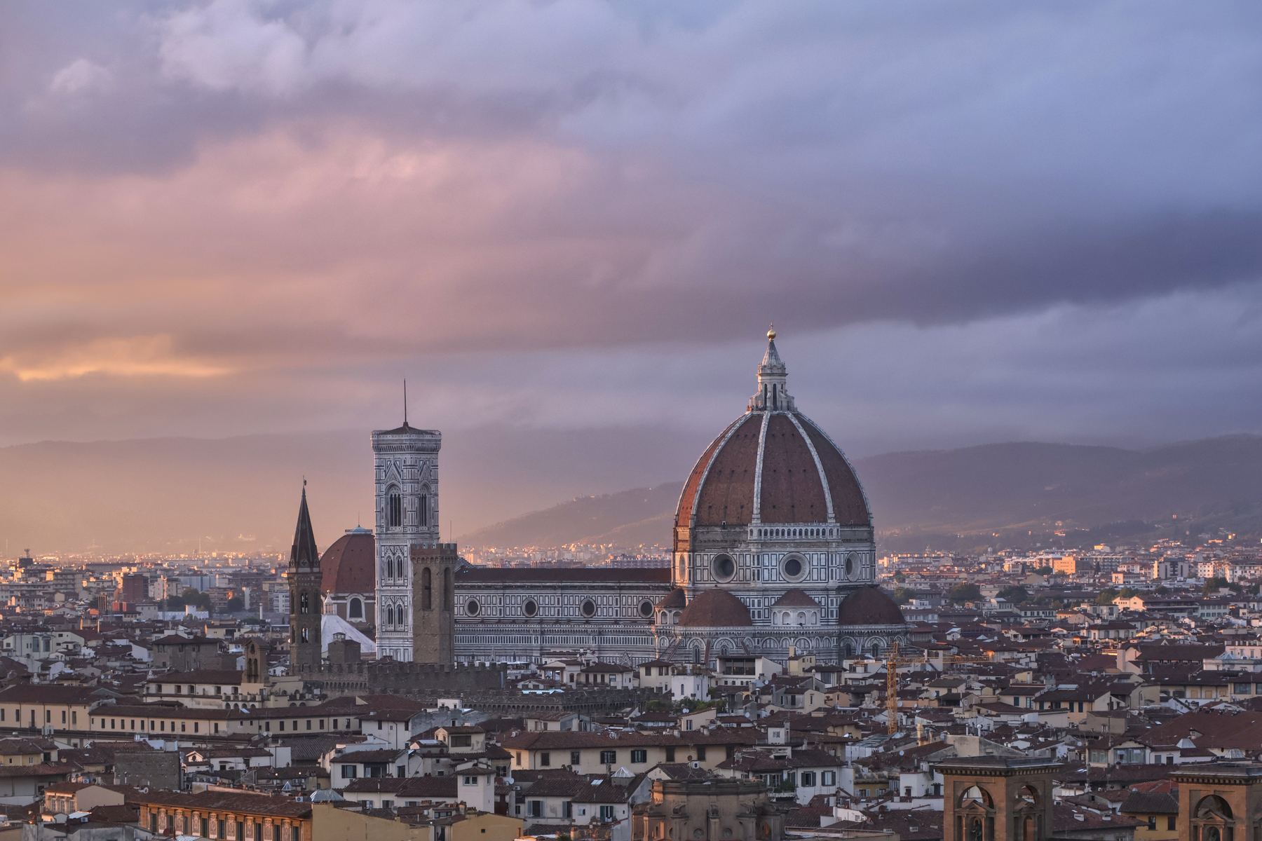 Florenz Piazzale Michelangelo Aussicht auf den Dom Cattedrale di Santa Maria del Fiore bei Abendlicht Sonnenuntergang