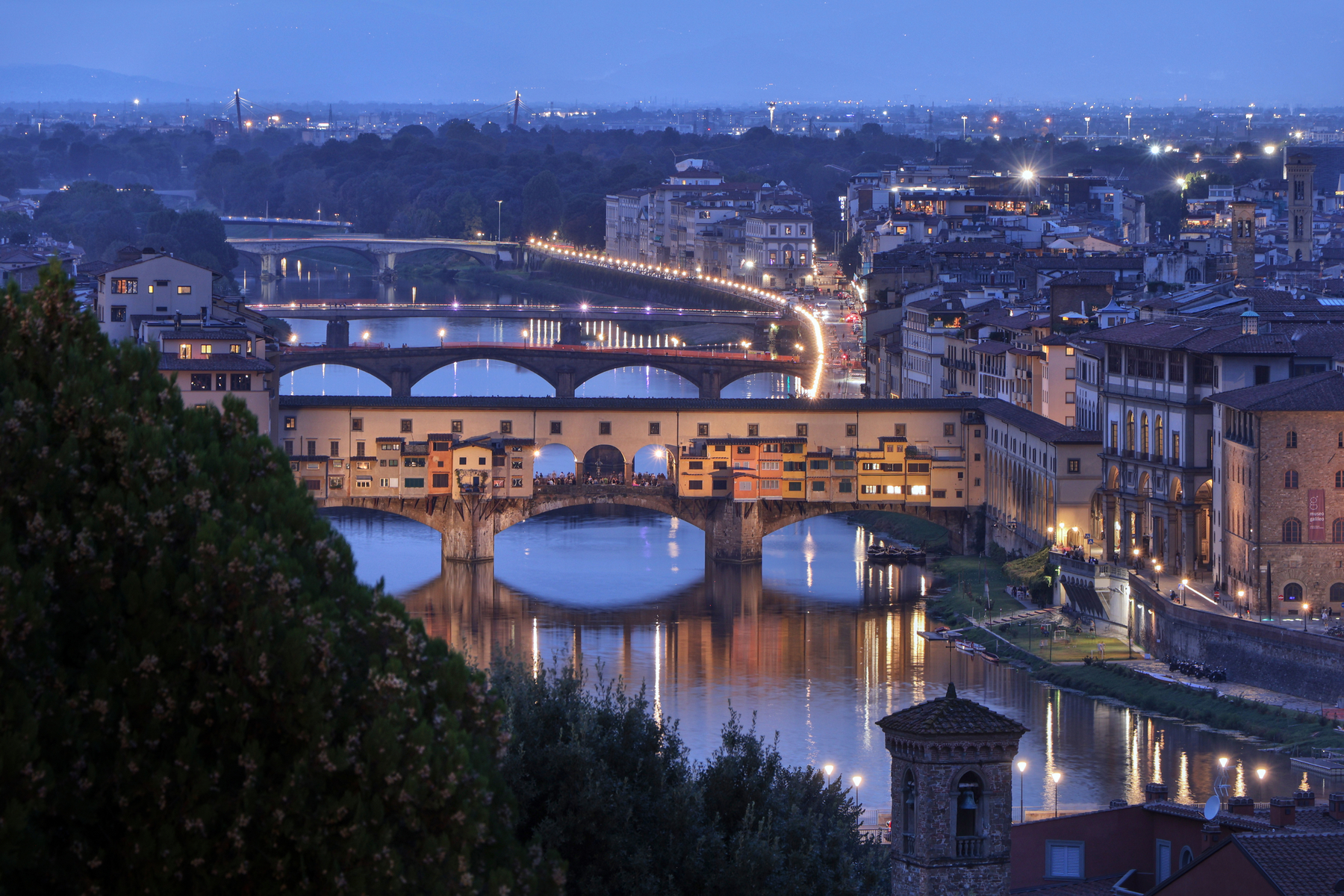Florenz Piazzale Michelangelo Aussicht Ponte Vecchio Arno Blaue Stunde