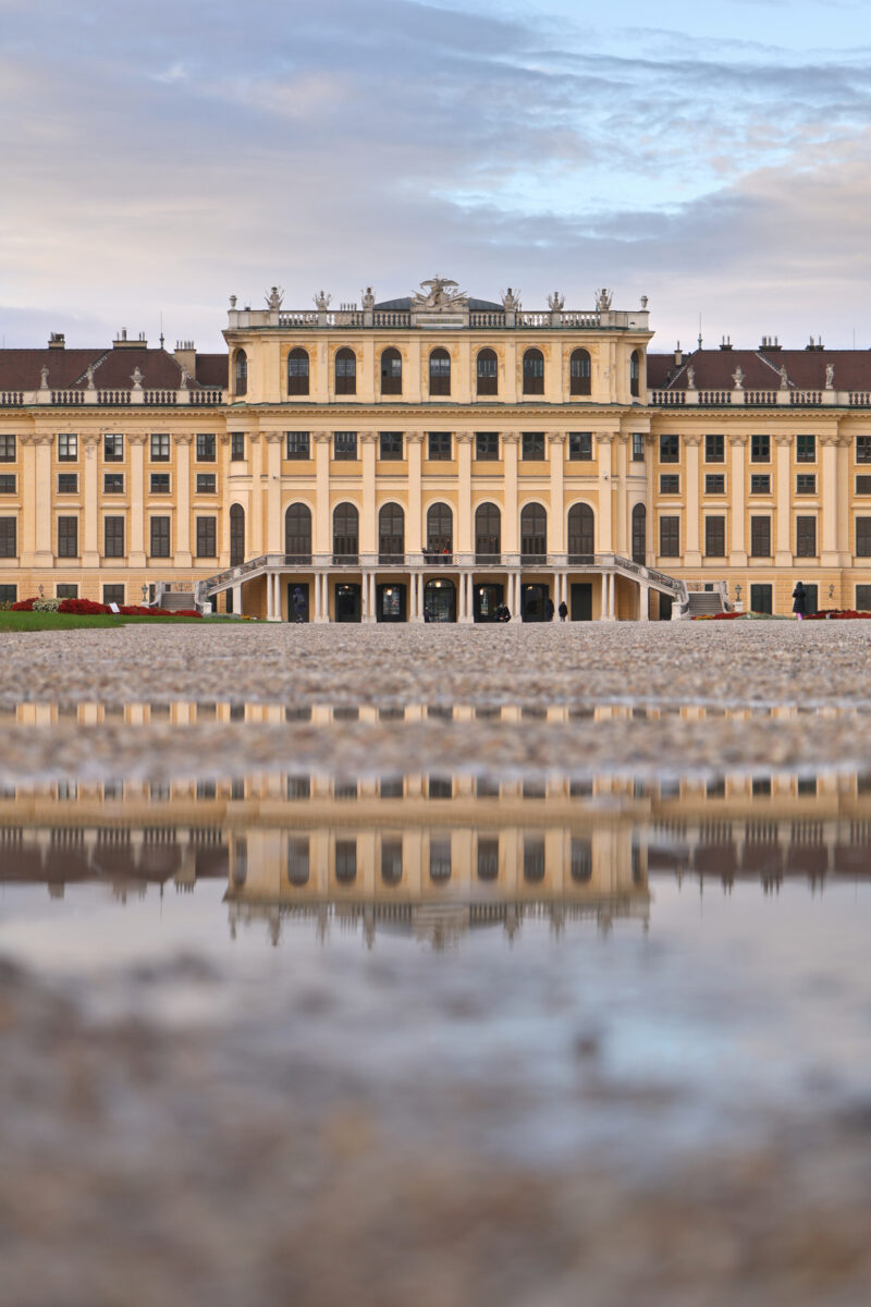 Wien Schloss Schönbrunn Reflektion Abendlicht Goldene Stunde