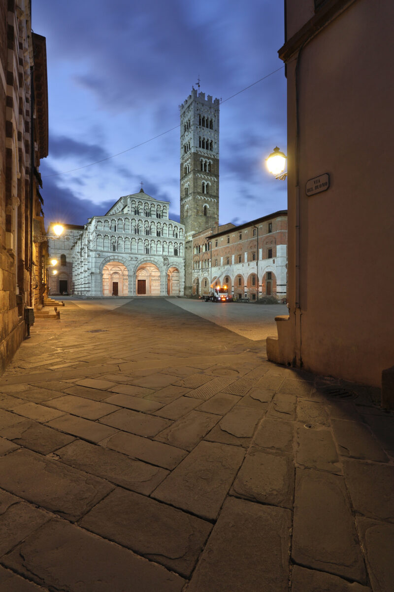 Lucca Via Duomo Piazza San Martino Kathedrale Morgens Blaue Stunde Langzeitbelichtung