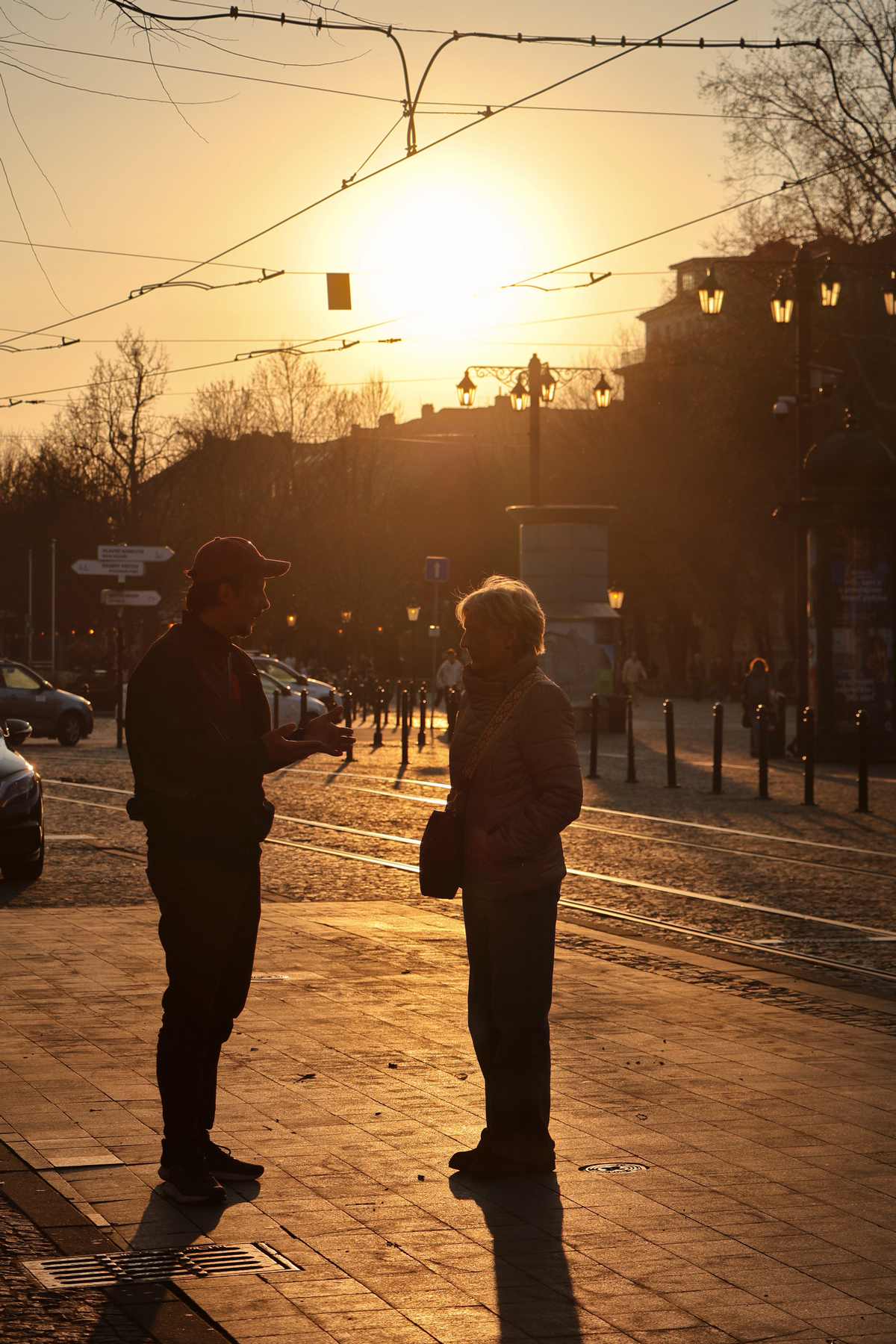 Bratislava Hviezdoslavovo námestie Promenade Streetfotografie Abendlicht Goldene Stunde Sonnenuntergang