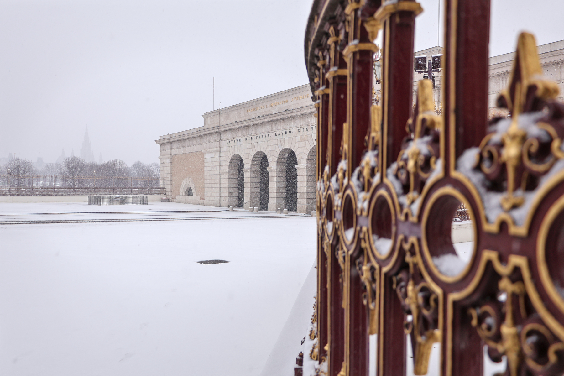 Wien Ringstraße Burgtor Rathaus Hofburg Winter Schnee