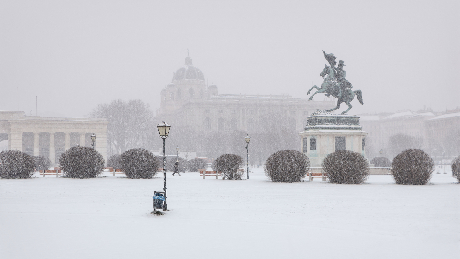 Wien Heldenplatz Burgtor Naturhistorisches Museum Winter Schnee