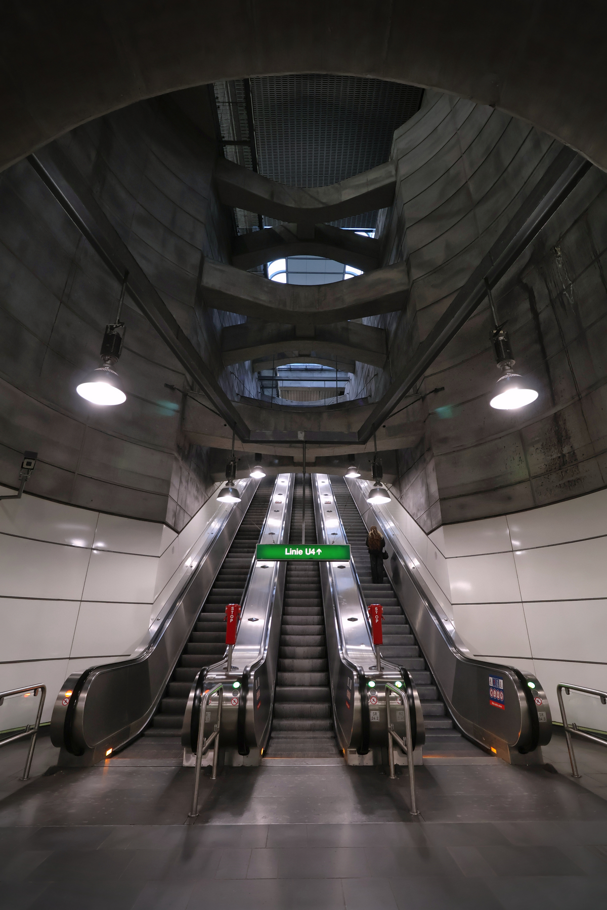 Wien U-Bahn Rolltreppe Schottenring