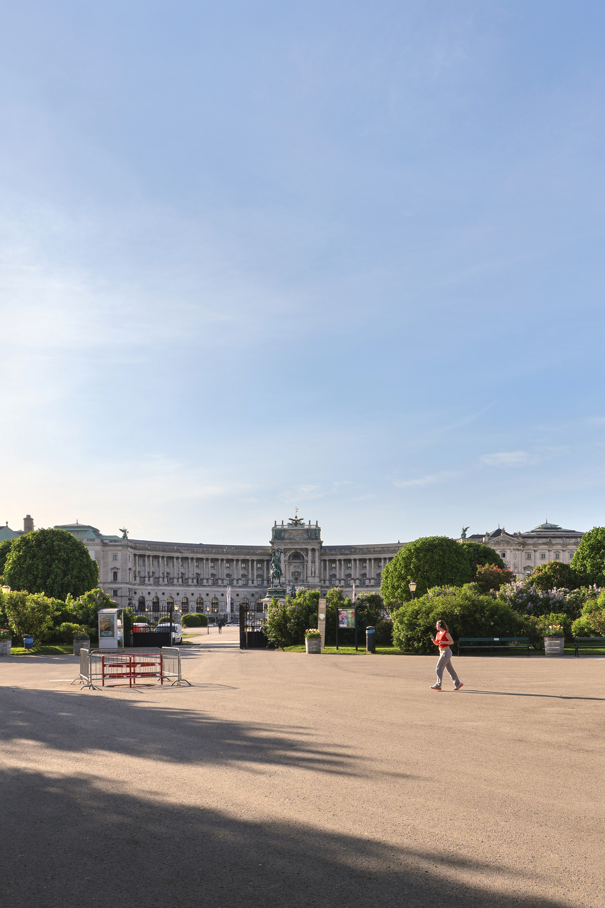 Wien Hofburg Volksgarten Morgens