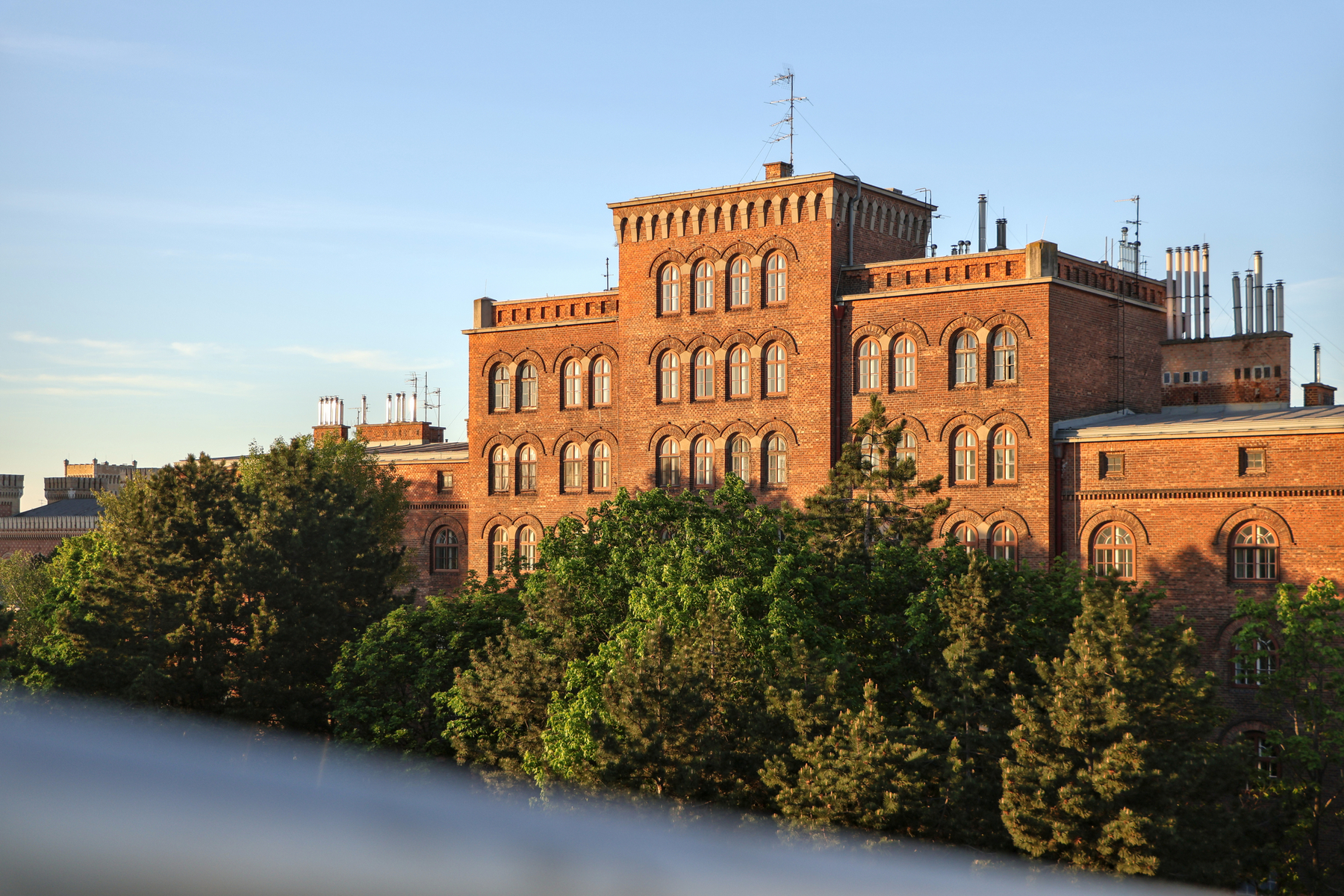 Wien Arsenal Backsteingebäude Goldene Stunde