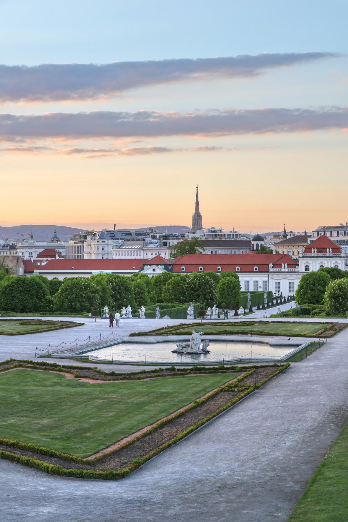 Wien Belvedere Schlosspark Aussicht Stephansdom Sonnenuntergang