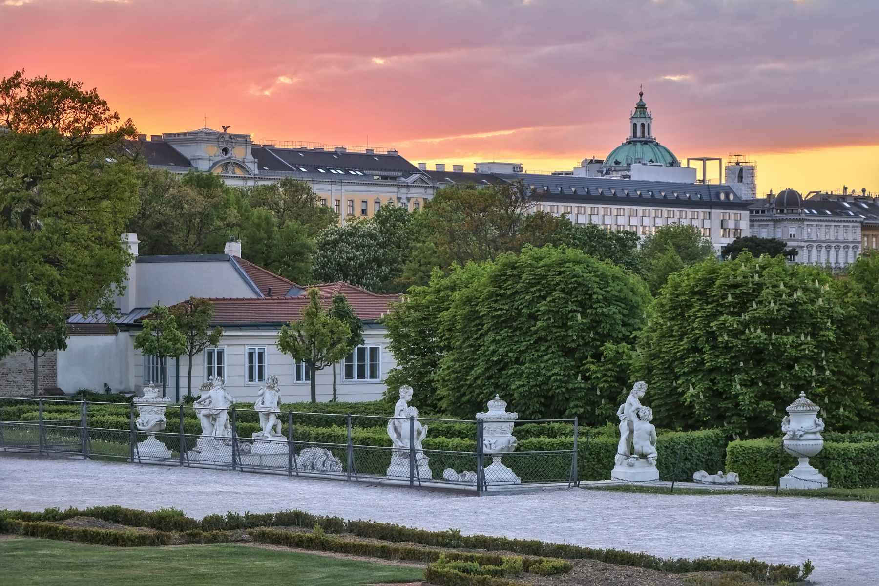 Wien Belvedere Schlosspark Sonnenuntergang