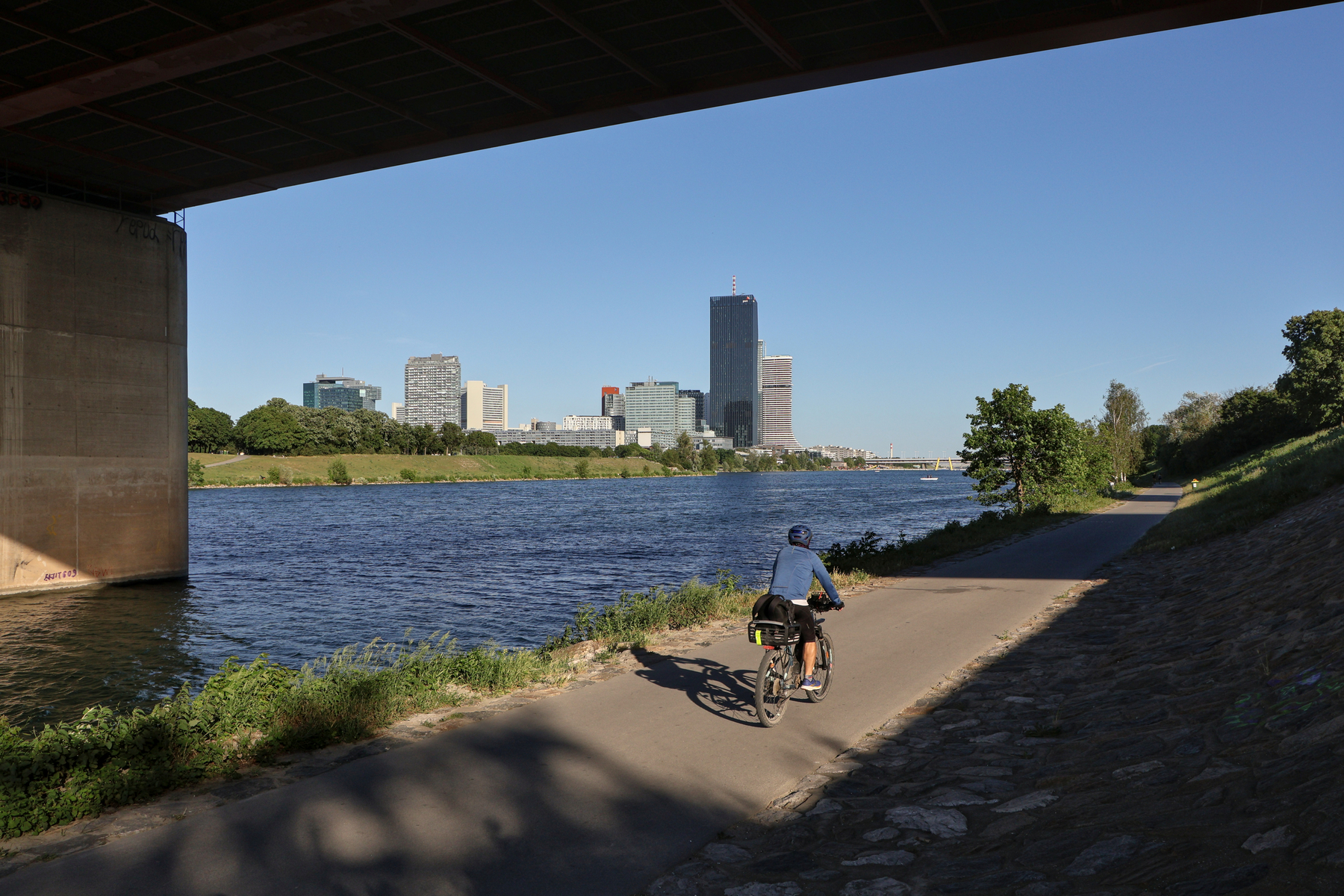 Wien Donauinsel Sommer Fahrrad Skyline