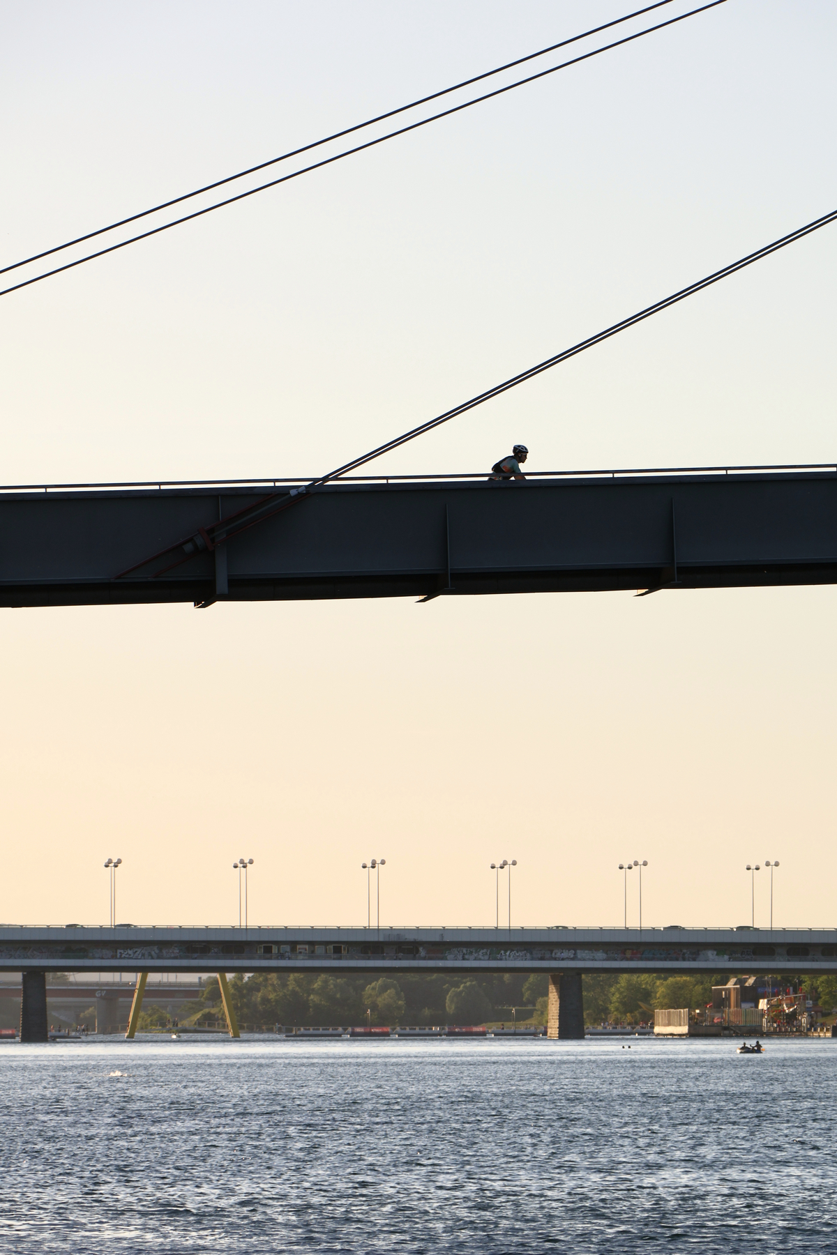 Wien Donauinsel Neue Donau Brücken Goldene Stunde