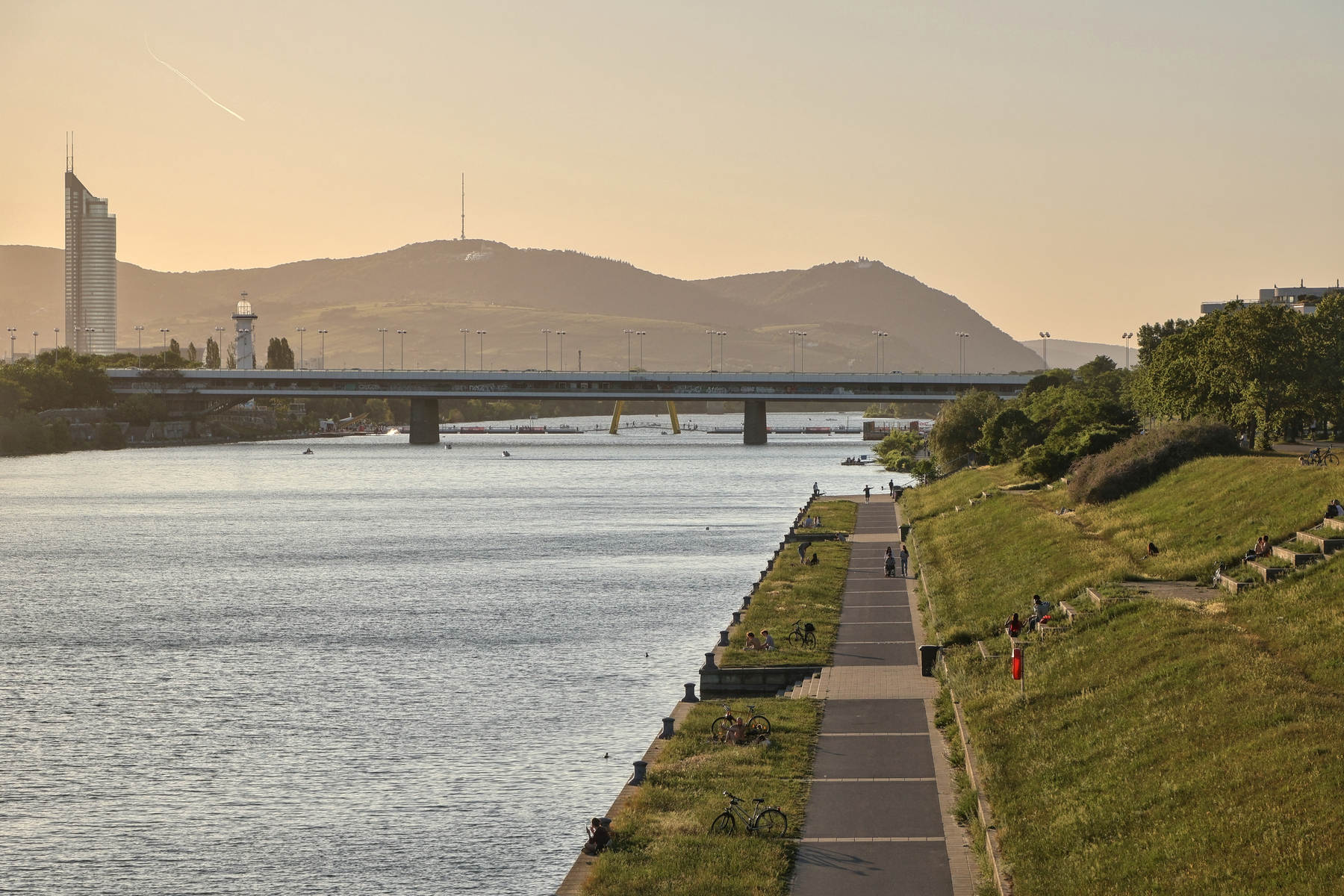 Wien Neue Donau Sommer Goldene Stunde Sonnenuntergang