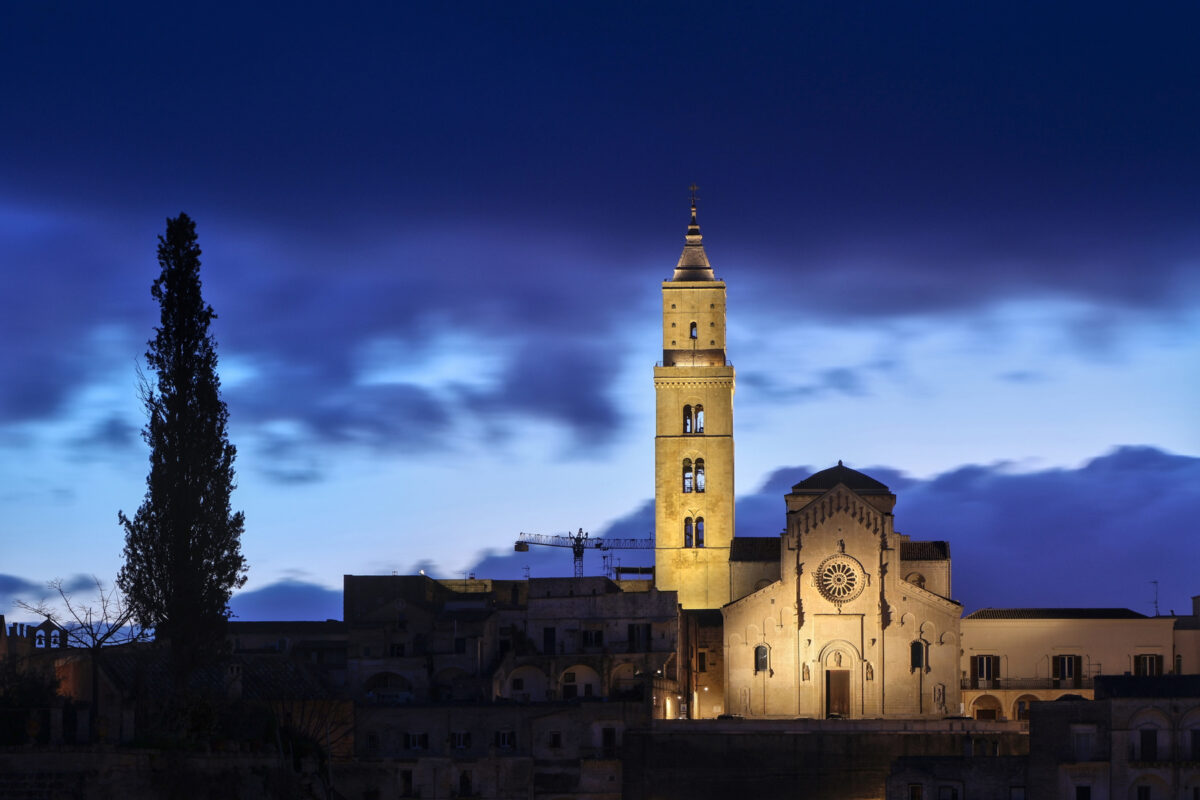 Matera Dom Kathedrale Maria Santissima della Bruna Morgens Blaue Stunde Langzeitbelichtung