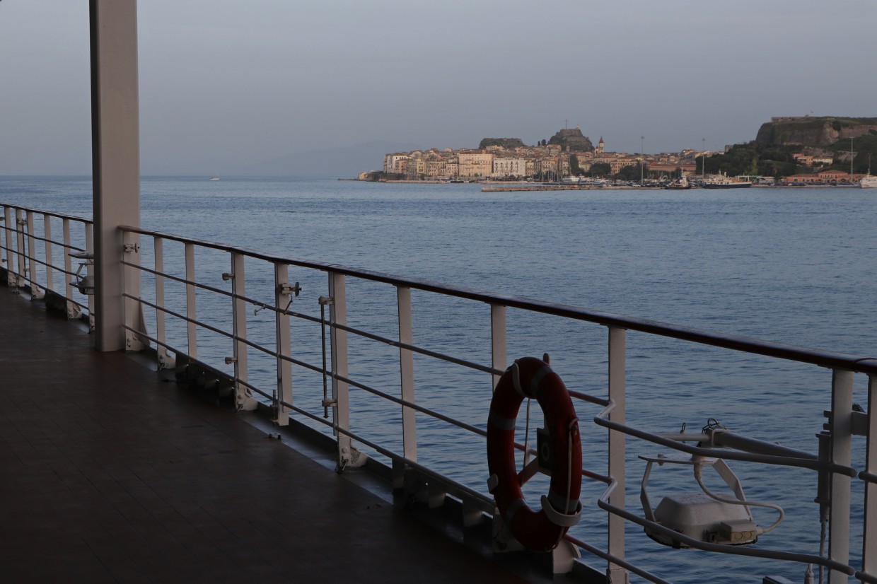 Blick auf Korfu Stadt von der MSC Opera
